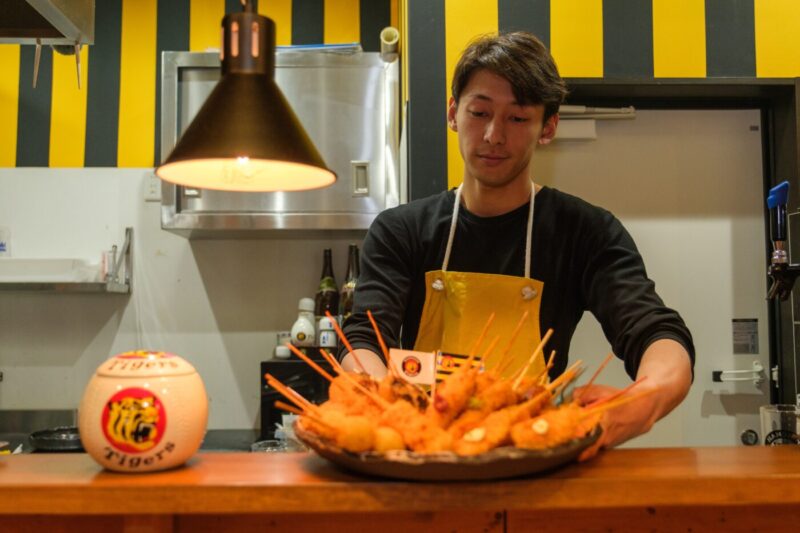 ここに集うのは、阪神を愛する人たち。